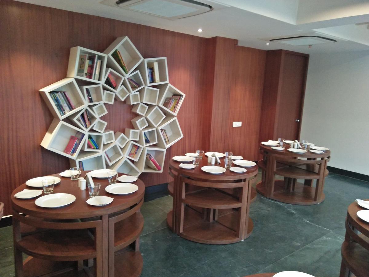 Holy River Hotel Rishikesh Bagian luar foto
