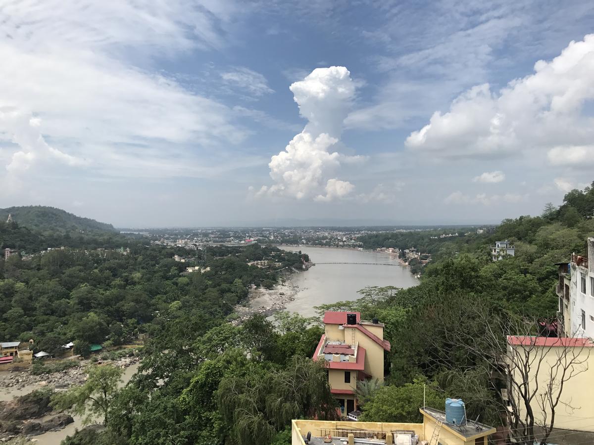 Holy River Hotel Rishikesh Bagian luar foto