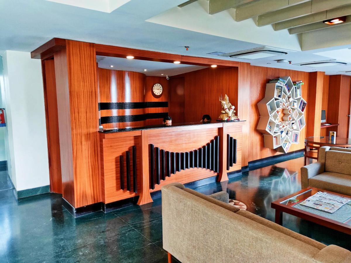 Holy River Hotel Rishikesh Bagian luar foto