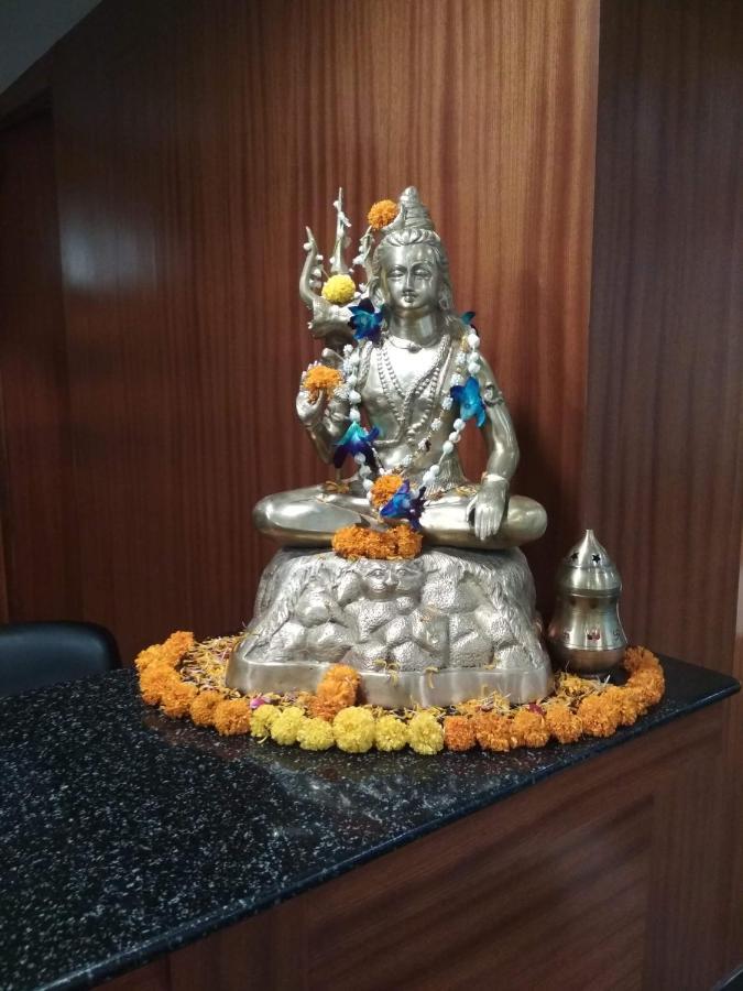 Holy River Hotel Rishikesh Bagian luar foto